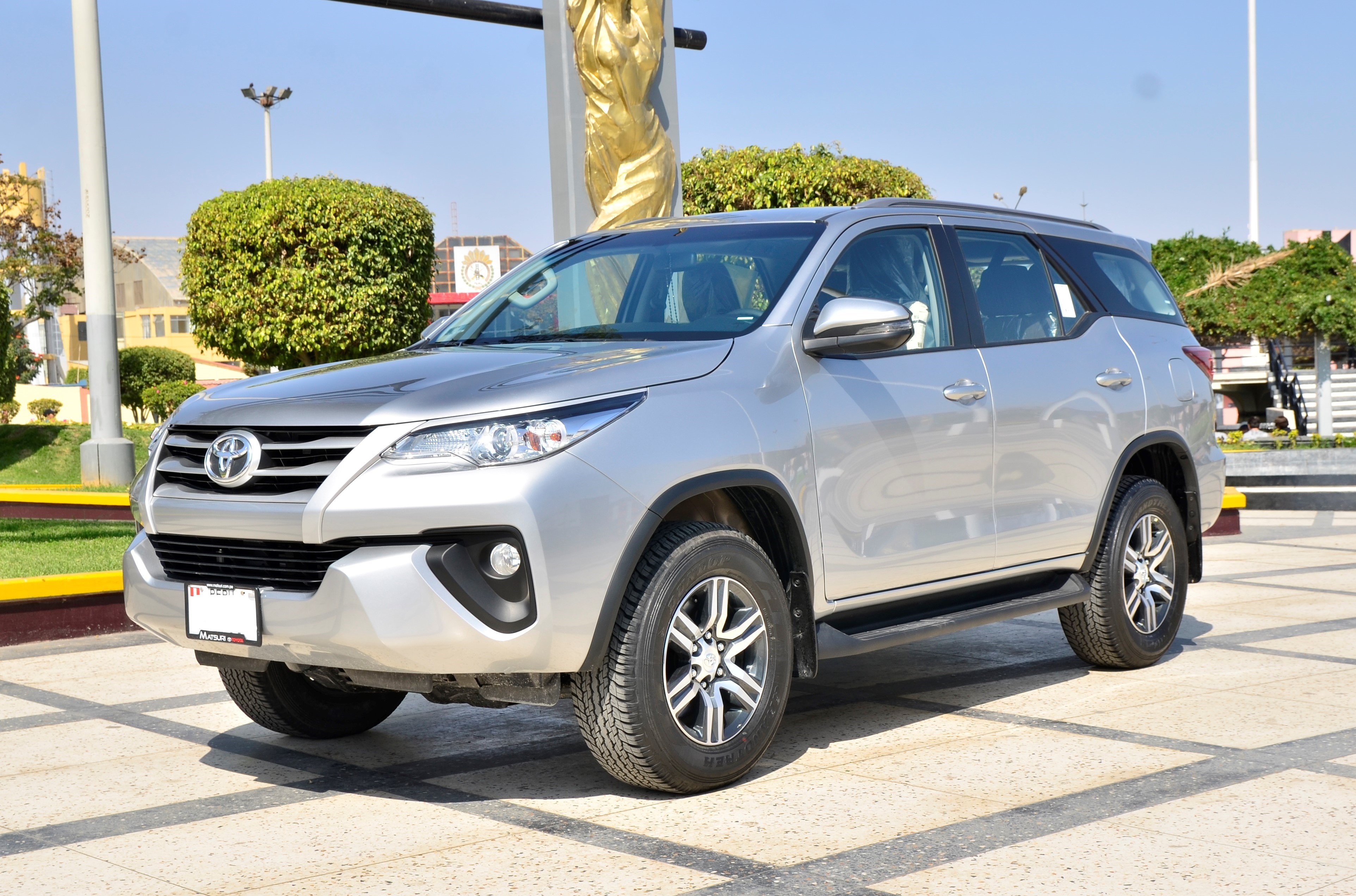 Alquiler de Vehiculo en Tacna - Camioneta Toyota Fortuner